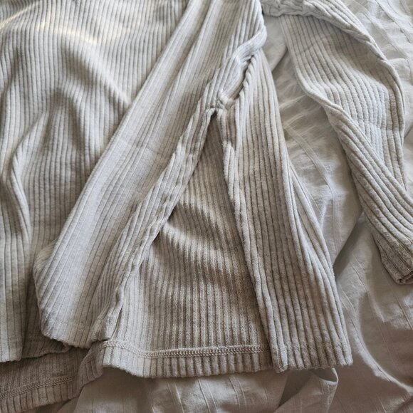 Aritzia The Group by Babaton Traverse Longsleeve - 2022 - Heather Whitecap Grey - Picture 5 of 14